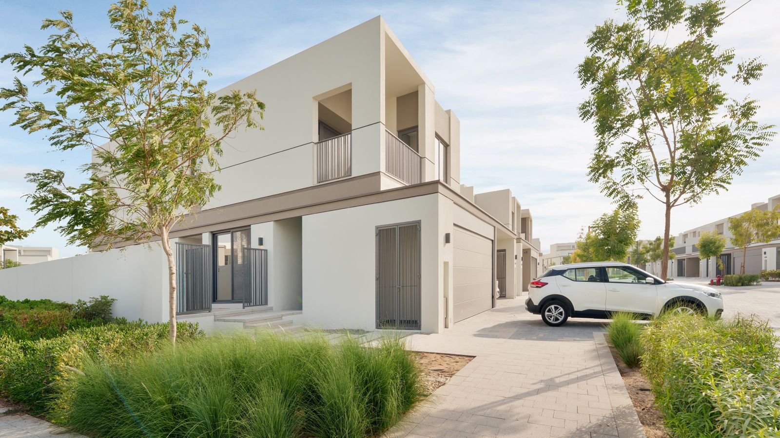 Modern villa in a Dubai residential community